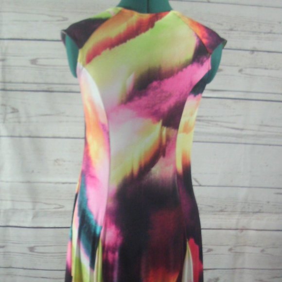 Woman's Dress - Picture 4 of 5